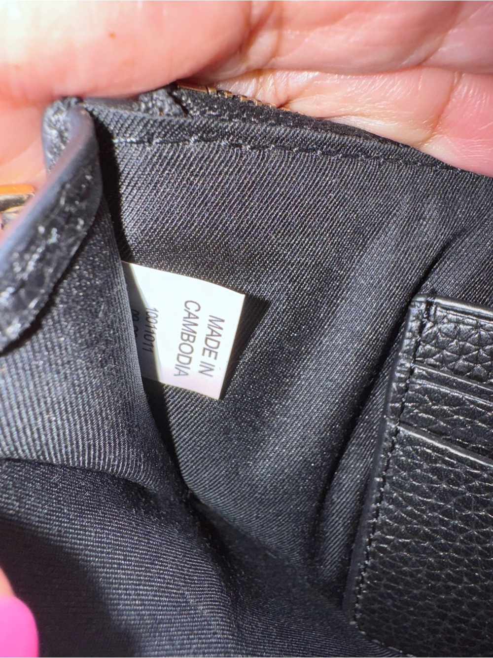Tory Burch Chelsea Pebbled Leather Wristlet - Picture 9 of 12
